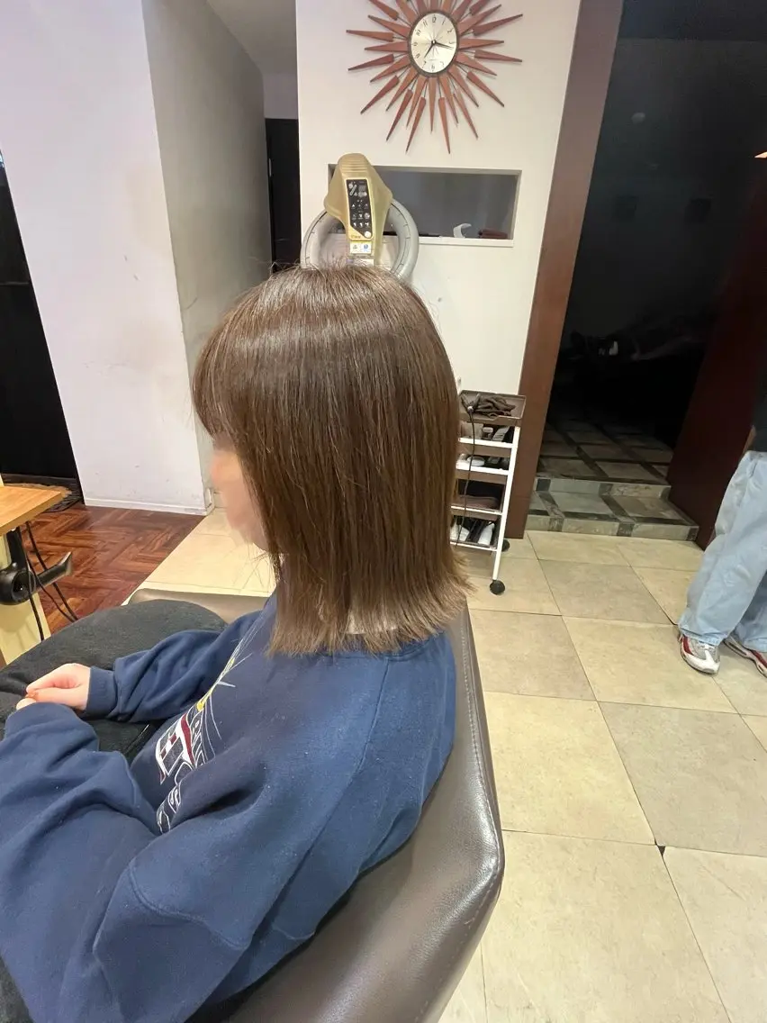 ミディアム カラー ベージュカラー ブリーチ ミルクティーベージュ ブリーチなしカラー カット ヘアカラー トリートメント カットが上手い 💇‍♂🌸サク🌸のヘアスタイル