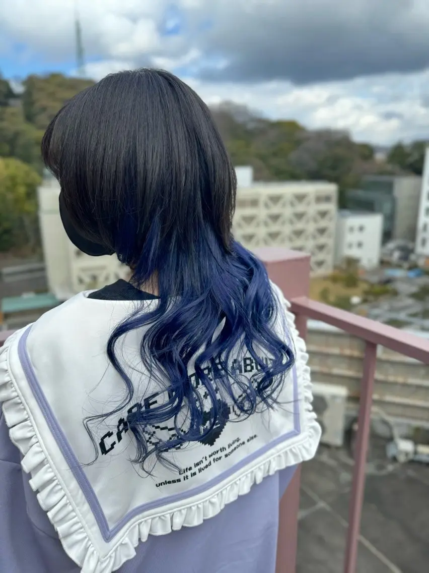 セミロング カラー ブルーカラー インナーカラー ウルフカット ヘアカラー Viage （ビアージュ）のヘアスタイル