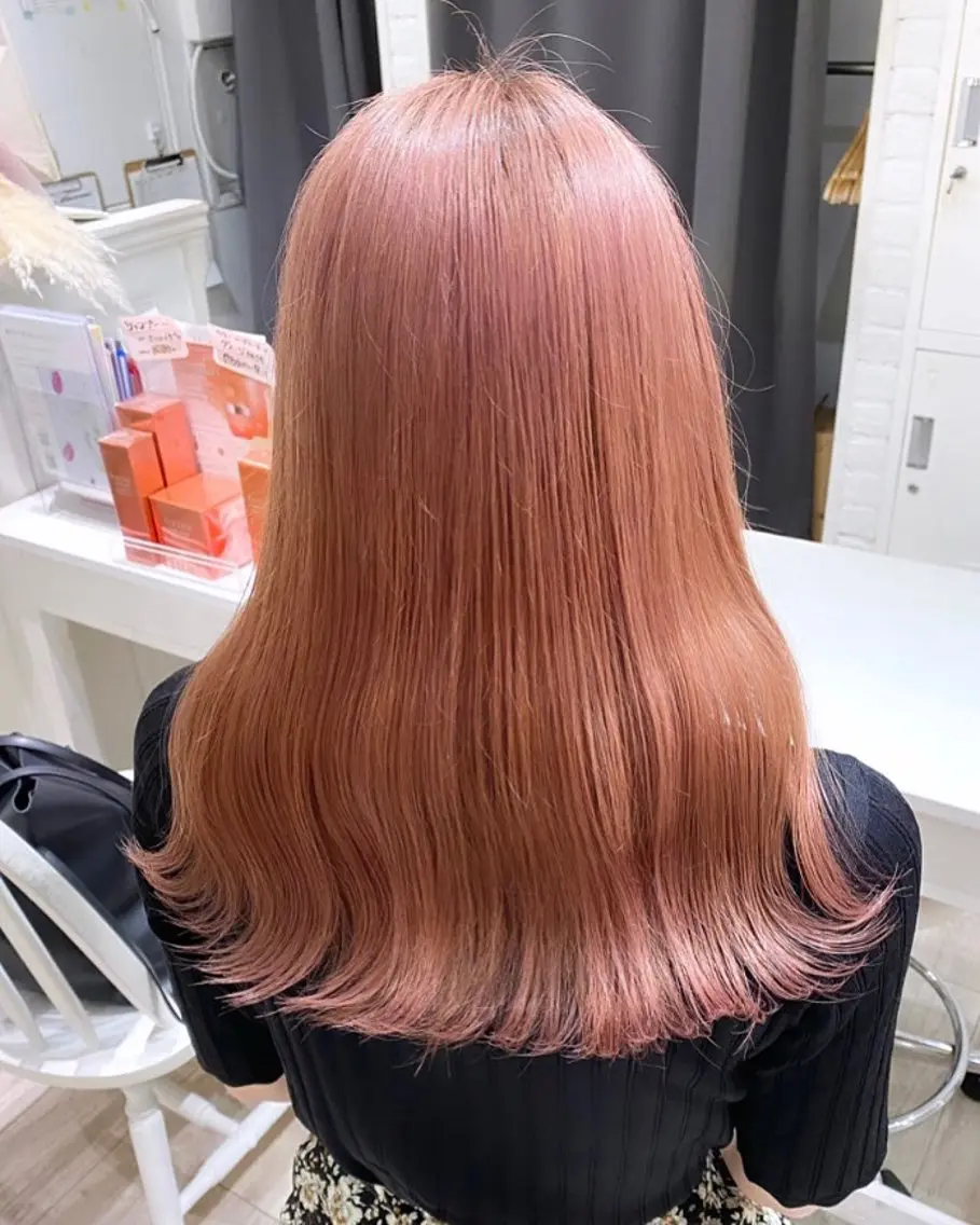 セミロング カラー ブリーチ ブロンド ピンクカラー 暖色カラー✨️ 門内 梨真のヘアスタイル