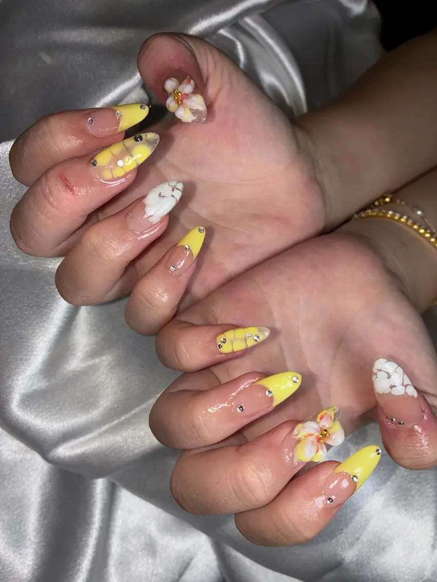 ミディアム ハンドネイル YOKOSUKA NAILS💅🩶のネイルデザイン