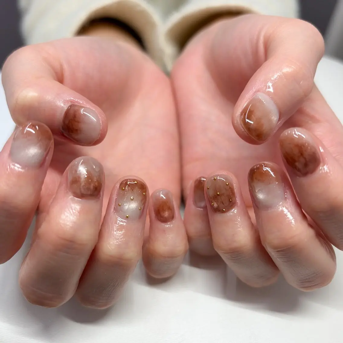 ネイル ブラウン ゴールド グラデーション ニュアンスネイル オフィスネイル ネイルマム ジジのネイルデザイン