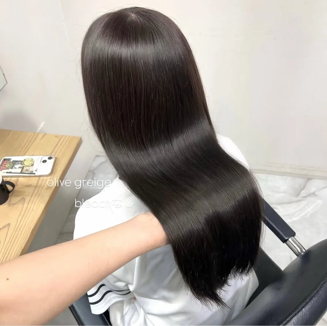 ロング カラー 透明感カラー グレージュ オリーブグレージュ オリーブグレー オレンジ カット ヘアカラー トリートメント 前川 朋香のヘアスタイル