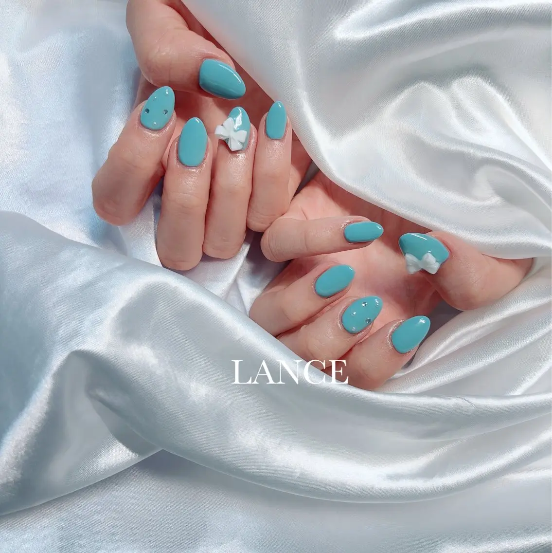 ネイル オーロラネイル ブルー フレンチネイル グラデーション 氷ネイル・うるうるネイル ハンドネイル Lance nailのネイルデザイン