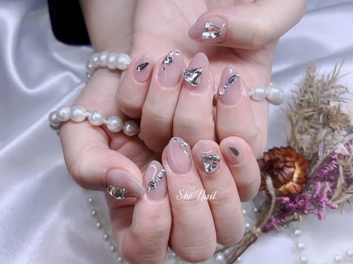 ネイル 長さ出し シンプルネイル ストーンネイル ネイルチップ ワンホンネイル ハンドネイル ISA_ BELLAのネイルデザイン