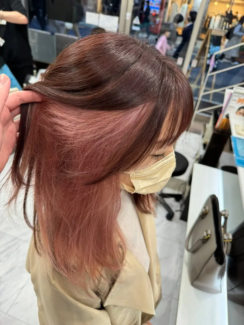 セミロング カラー ヘアアレンジ 切りっぱなしボブ ミストバング ベージュカラー ブリーチ ブラウンカラー カット ヘアカラー トリートメント 目黒 碧人のヘアスタイル