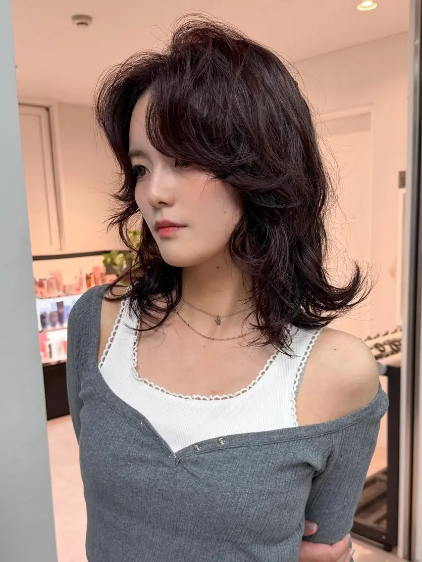 セミロング パーマ くびれヘア 顔まわりレイヤー レイヤーカット 小顔カット ウルフカット 小田 晃瑛のヘアスタイル