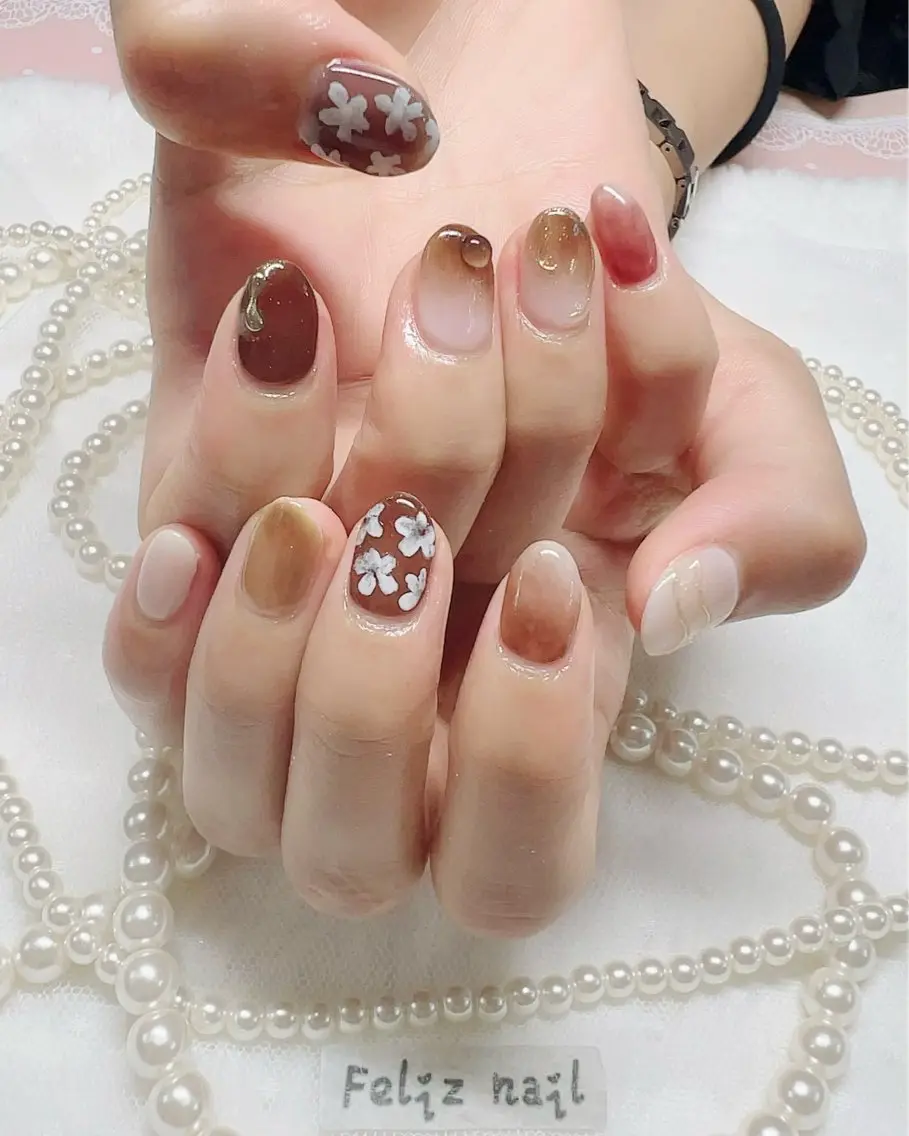 ネイル ジェルネイル キラキラネイル 持ち込み ニュアンスネイル オフィスネイル ユキカ (ネイリスト)のネイルデザイン