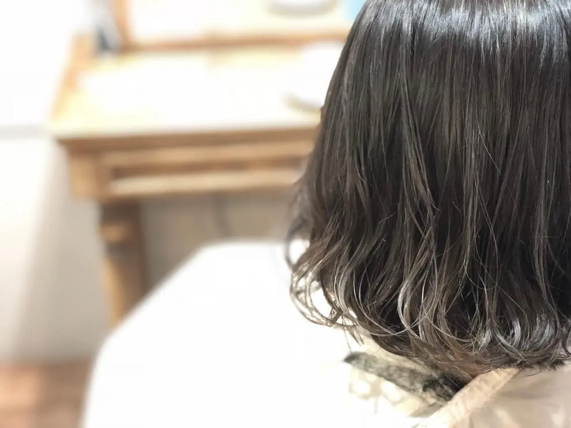ミディアム カラー グレージュ ハイライトカラー ハイライト てんま さやかのヘアスタイル