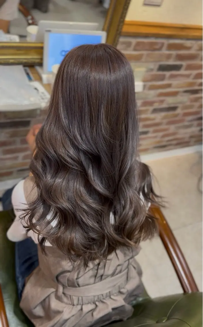ロング ヘアカラー 飯星慧斗 /ブリーチ、縮毛矯正のヘアスタイル