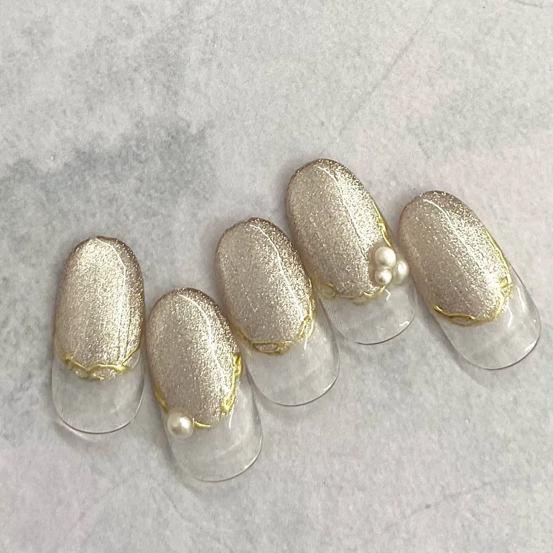 ネイル ジェルネイル マグネットネイル ミラーネイル Aoi💅🏻 表参道のネイルデザイン