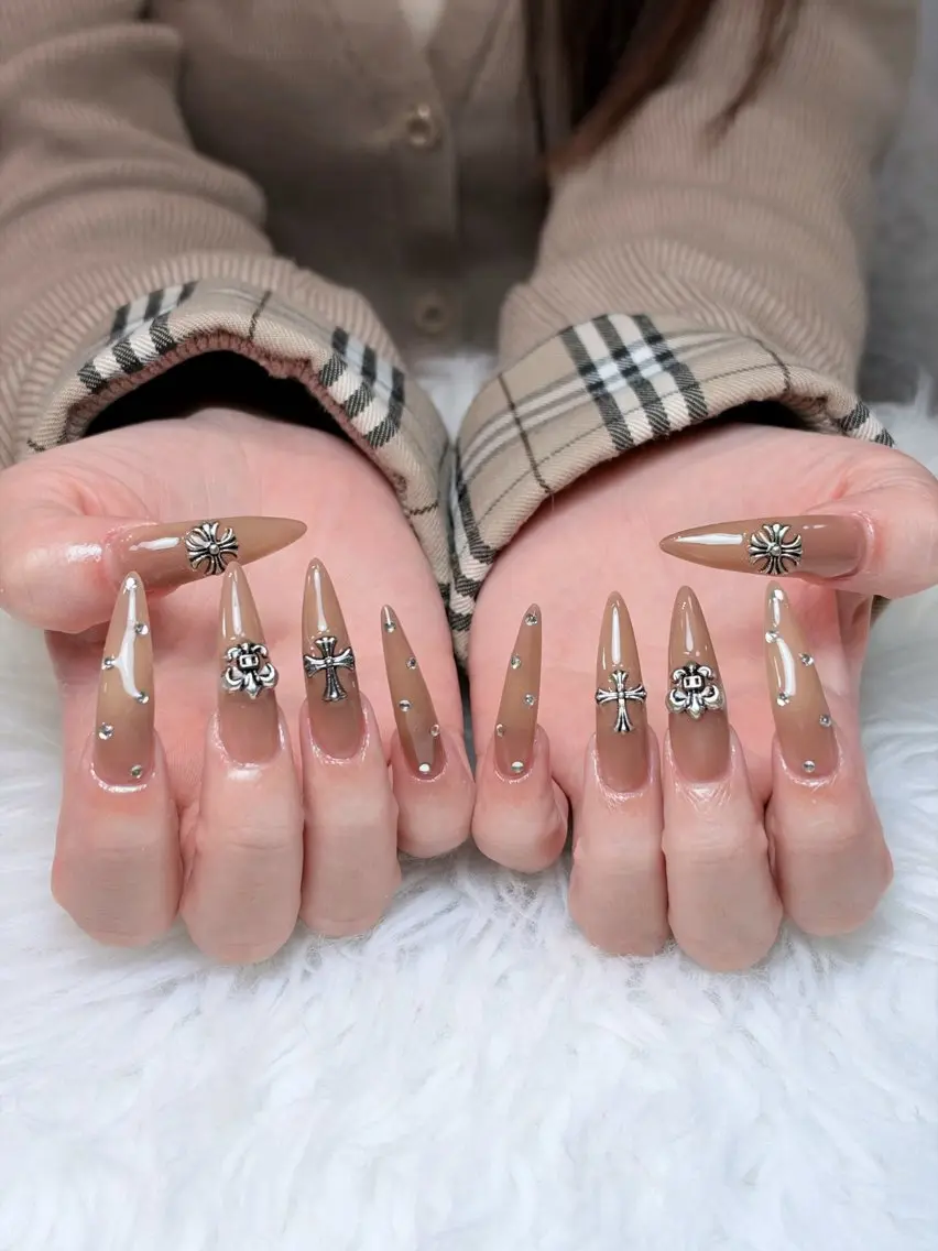ネイル チークネイル ドット フレンチネイル グラデーション ハート ハンドネイル Julli NailStudioのネイルデザイン