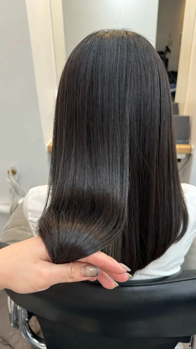 セミロング カラー ヘアカラー トリートメント WISTERIA P LUS1 ikumiのヘアスタイル