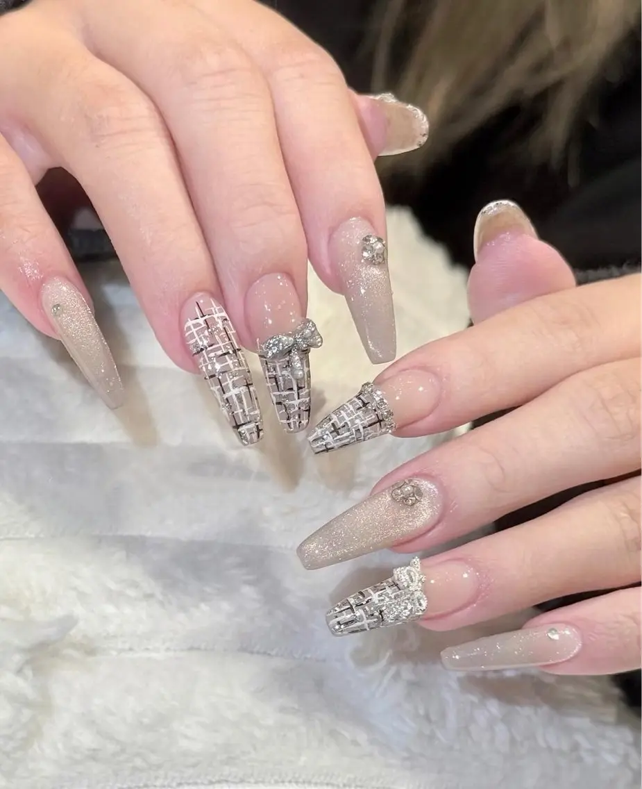 ネイル アートネイル ドット フットネイル フレンチネイル キラキラネイル ハンドネイル フットネイル 🌱Rina🎀 Mikaのネイルデザイン