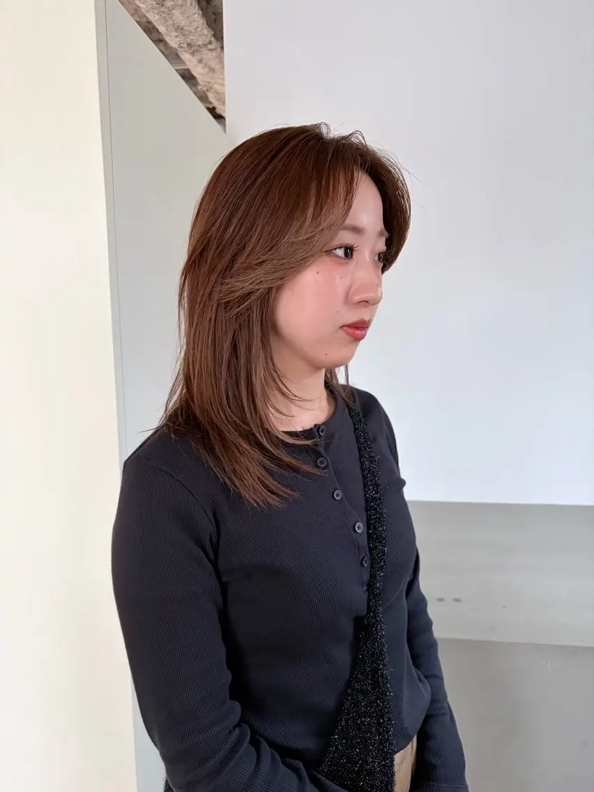 ミディアム カラー ミディアムレイヤー ベージュカラー ブリーチ ブリーチなしカラー レイヤーカット カット ヘアカラー トリートメント Takuma Suzuki中目黒のヘアスタイル