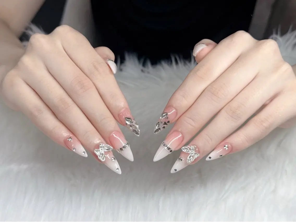 マツエク・マツパ 韓国風マツエク ワンホンマツエク ハンドネイル GOHOUBI Nail 心斎橋店のネイルデザイン