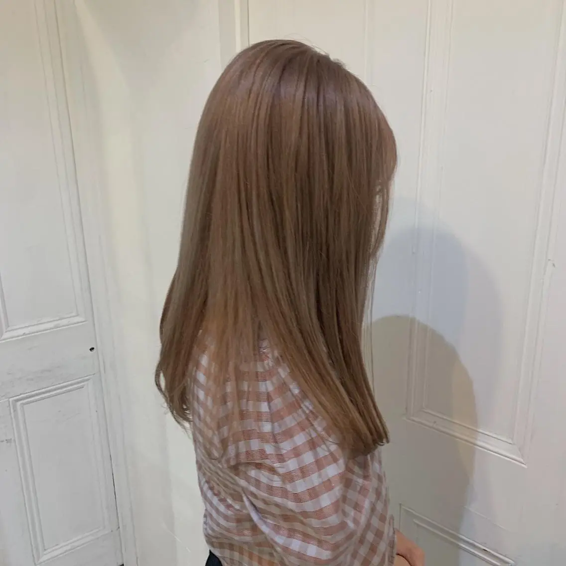 ロング カラー wakana/ 柔らかベージュカラーのヘアスタイル