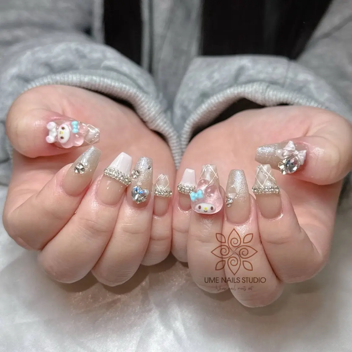 ネイル チークネイル クリアネイル ガーリー キラキラネイル 韓国ネイル ハンドネイル Ume Nail Studioのネイルデザイン