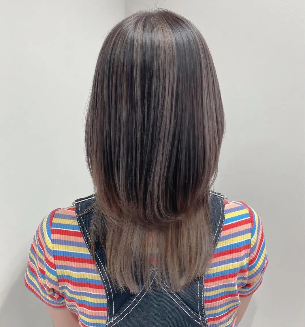 ミディアム カラー ハイライトカラー ハイライト ウルフカット カット ヘアカラー スキバサミを使わない カット🌼唯🌼のヘアスタイル