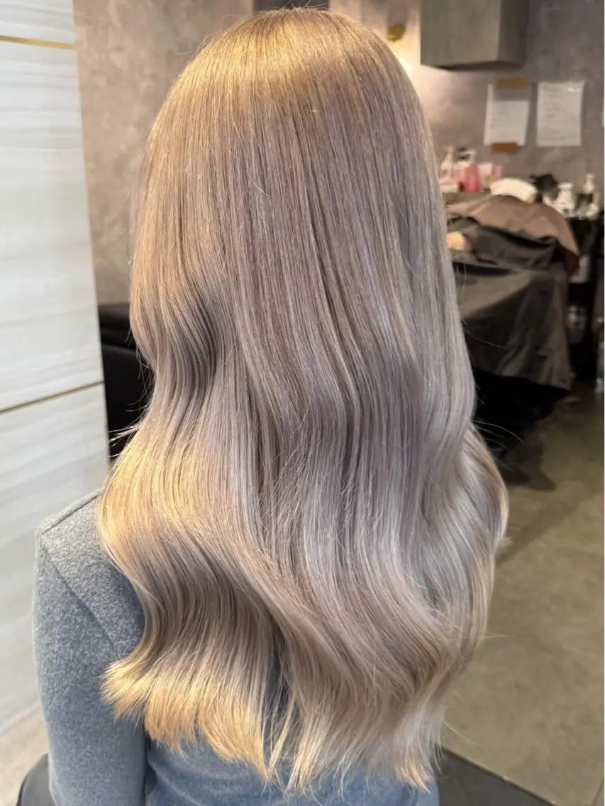 ロング カラー ヘアカラー トリートメント 🎀asumi🍓 ハイトーン🎀のヘアスタイル