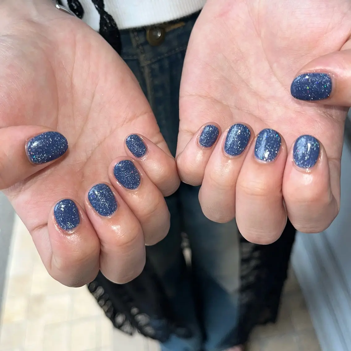 ネイル フラッシュネイル ネイビー ワンカラーネイル シルバー ハンドネイル 荒巻 めいのネイルデザイン