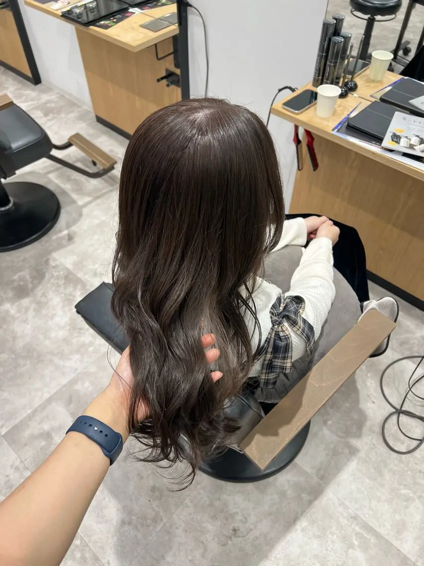 ロング カラー 透明感カラー グレージュ ラベンダーカラー ラベンダーグレージュ ラベンダーグレー 黒阪 なみのヘアスタイル