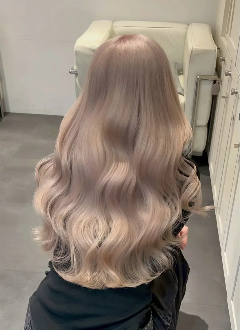 ロング ヘアカラー コスギ ユカナのヘアスタイル