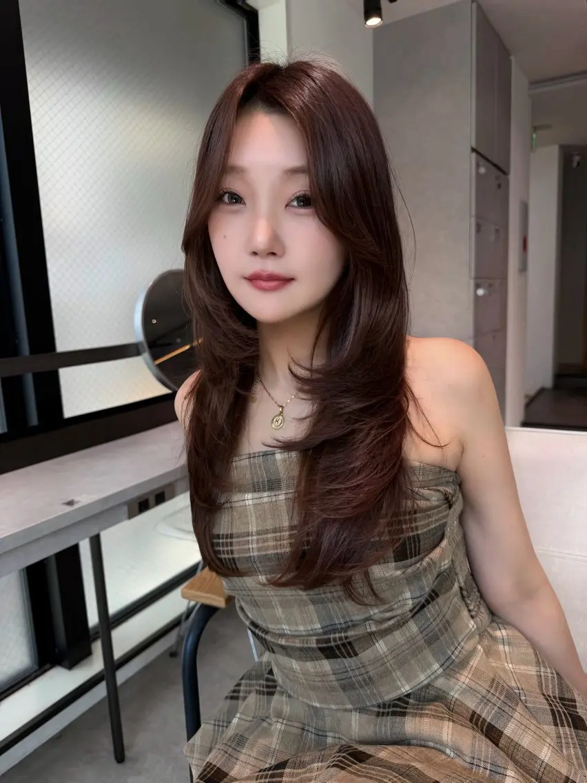 ロング カラー ベージュカラー ブリーチ ブラウンカラー ショコラブラウン 透明感カラー カット レイヤーカット 韓国ヘアayameのヘアスタイル