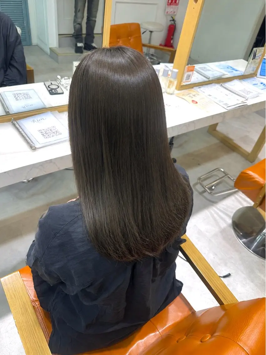 セミロング カット ヘアカラー ブリーチなしWカラー / 野中悠那のヘアスタイル