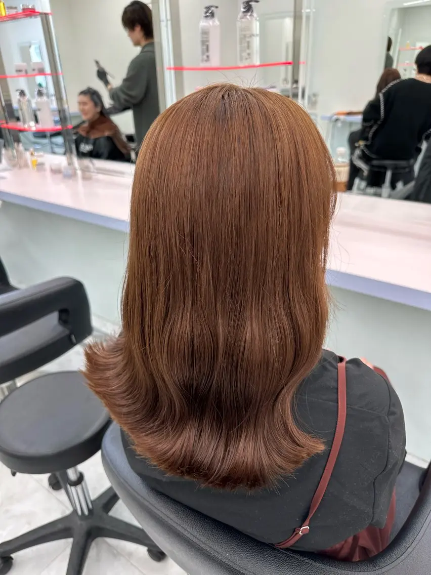 セミロング カラー パーマ ヘアアレンジ ヘアカラー トリートメント 🤍透明感カラー🤍 似合わせ🤍AINEのヘアスタイル