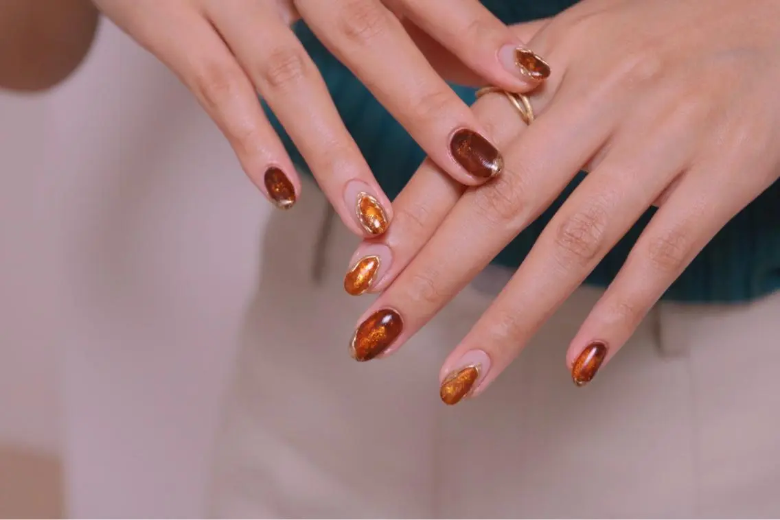 ネイル オーロラネイル カジュアル 長さ出し ジェルネイル 韓国ネイル ハンドネイル MH Nailのネイルデザイン