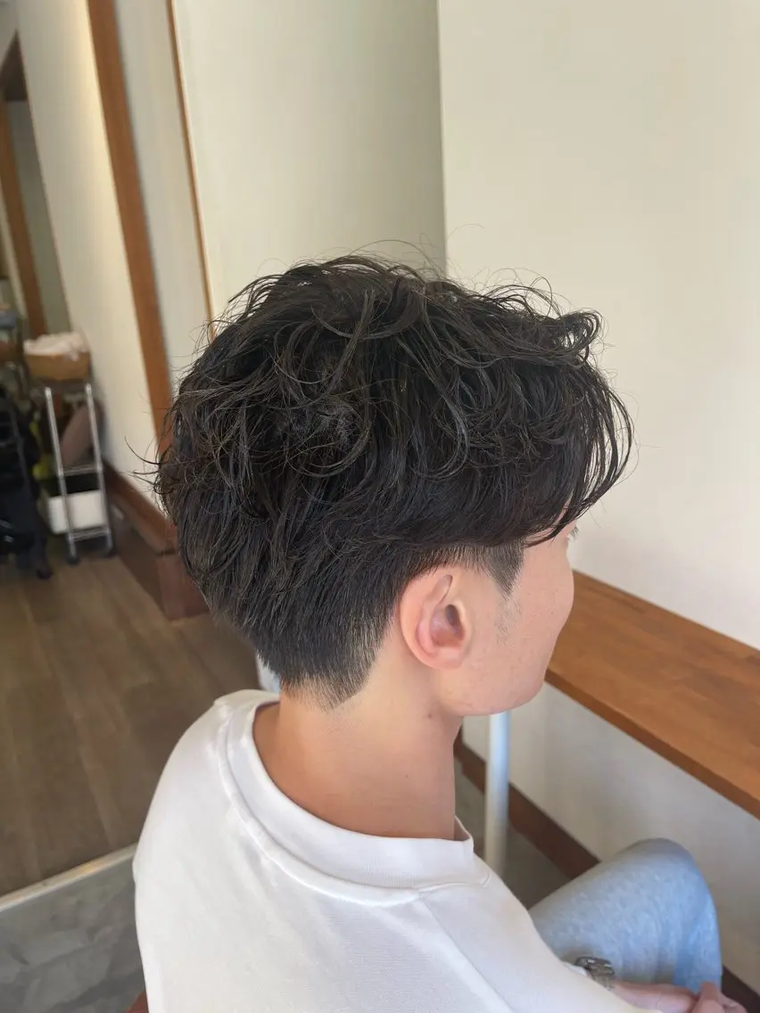 メンズ フェザーパーマ メンズパーマ カット ヘアカラー トリートメント chill out 甲斐千尋のヘアスタイル