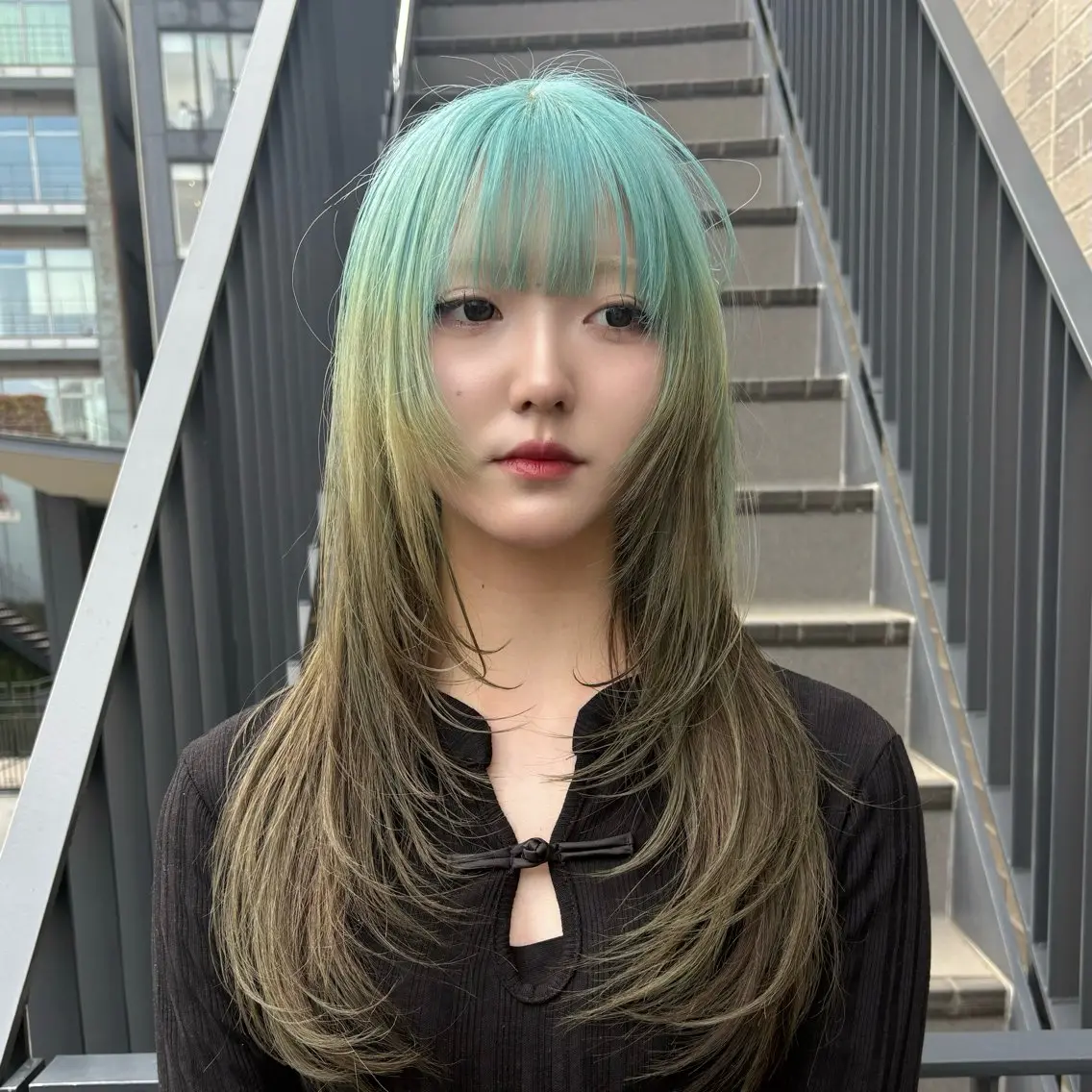 セミロング カラー ブロンド ミント レイヤーカット カット ヘアカラー トリートメント jyui/原宿 ハイトーン/デザインのヘアスタイル
