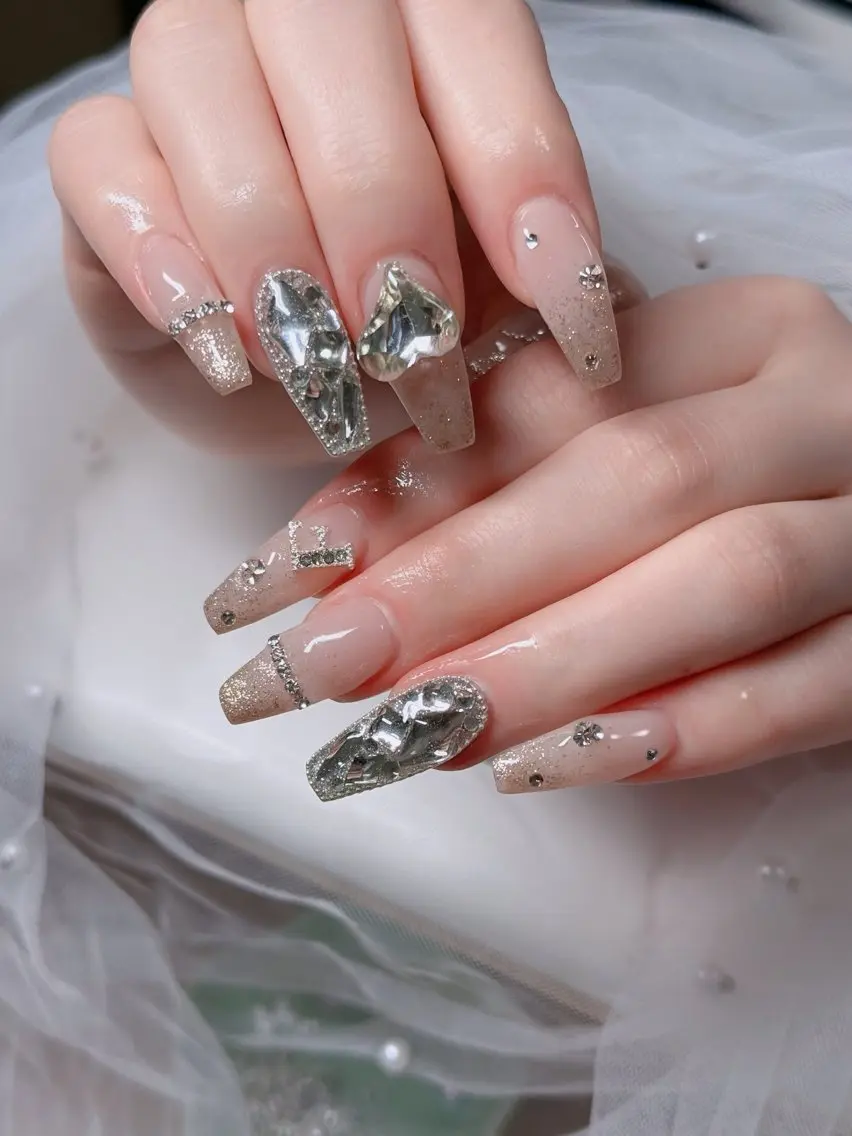 ネイル オーロラネイル フレンチネイル ジェルネイル ハロウィン キラキラネイル H.baby Nail Salonのネイルデザイン
