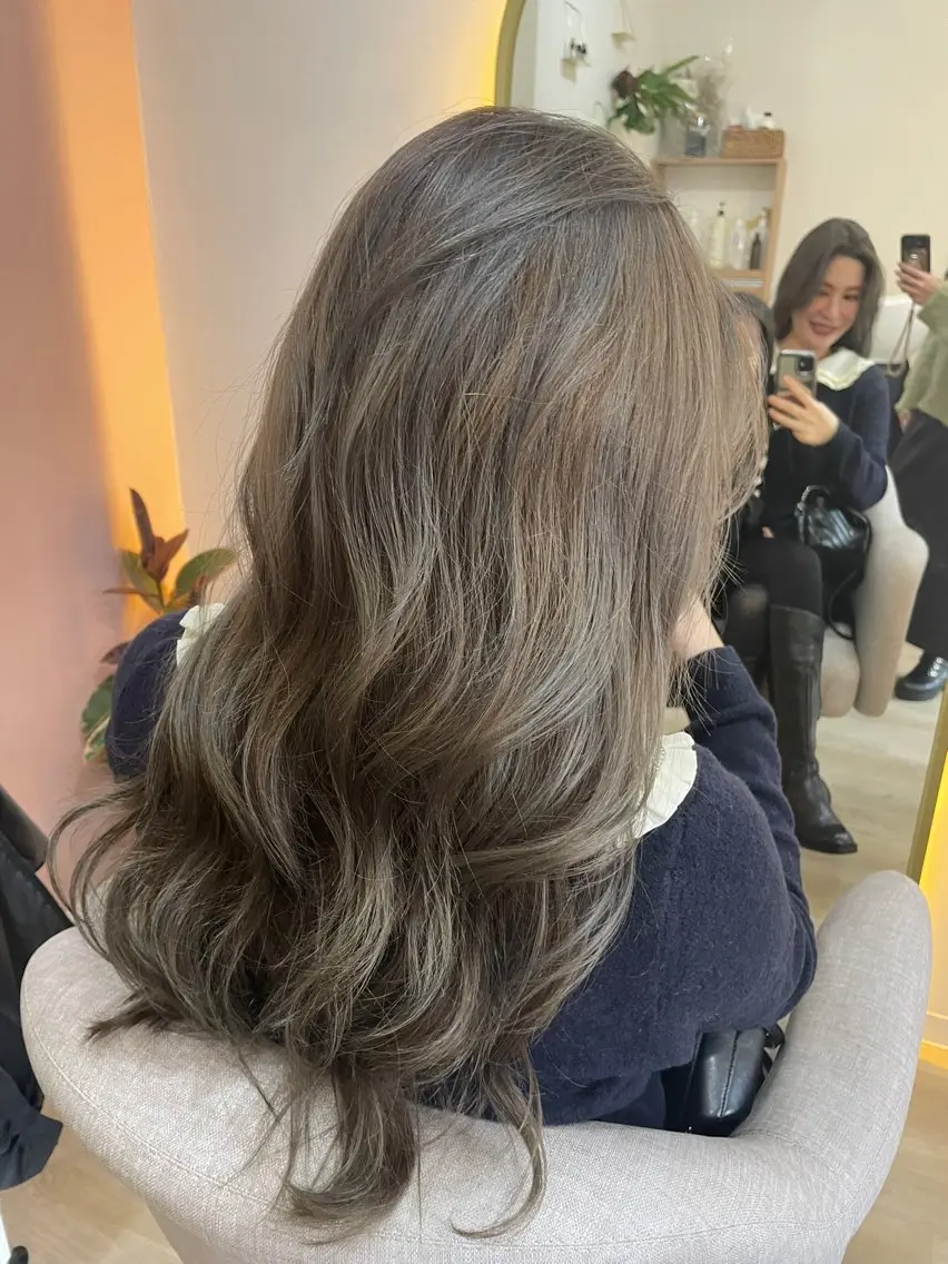 ロング カラー グレージュ ハイライトカラー ハイライト Anuanua’Oe 🌿misa🌿のヘアスタイル