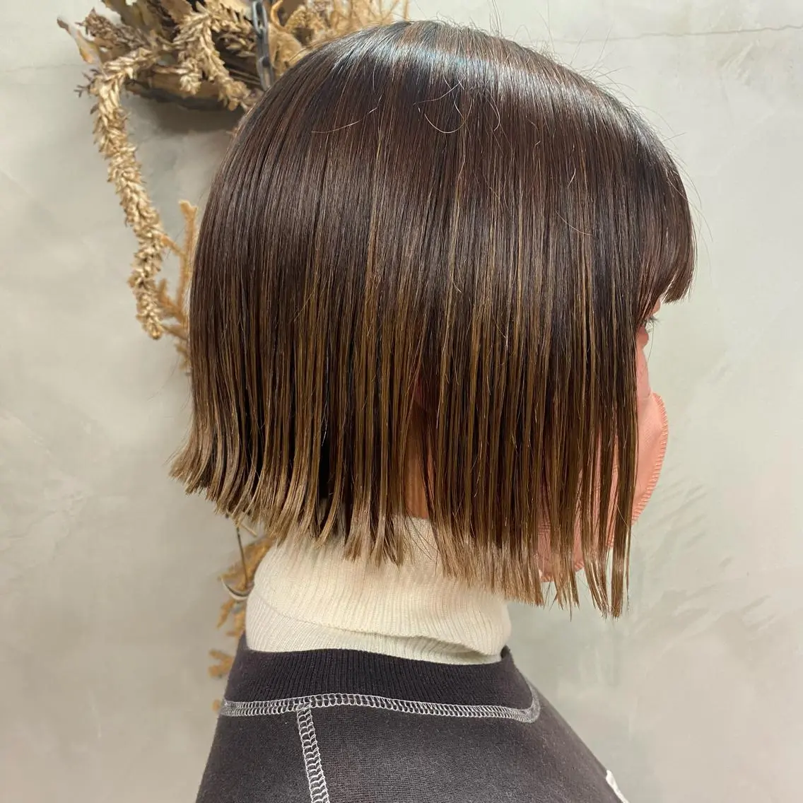 ショート ボブ 外ハネヘア カット トリートメント デザインカラー/パー マ🦖外岡咲希🦖のヘアスタイル