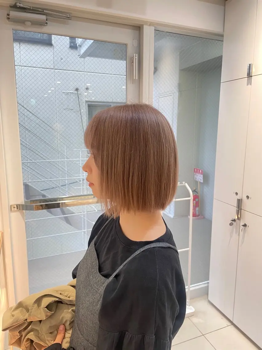 ショート カラー ヘアアレンジ ベージュカラー ミルクティーベージュ ヘアカラー トリートメント ヘッドスパ ヘアセット 艶カラー✨縮毛矯正✨ 翁長孝輔のヘアスタイル