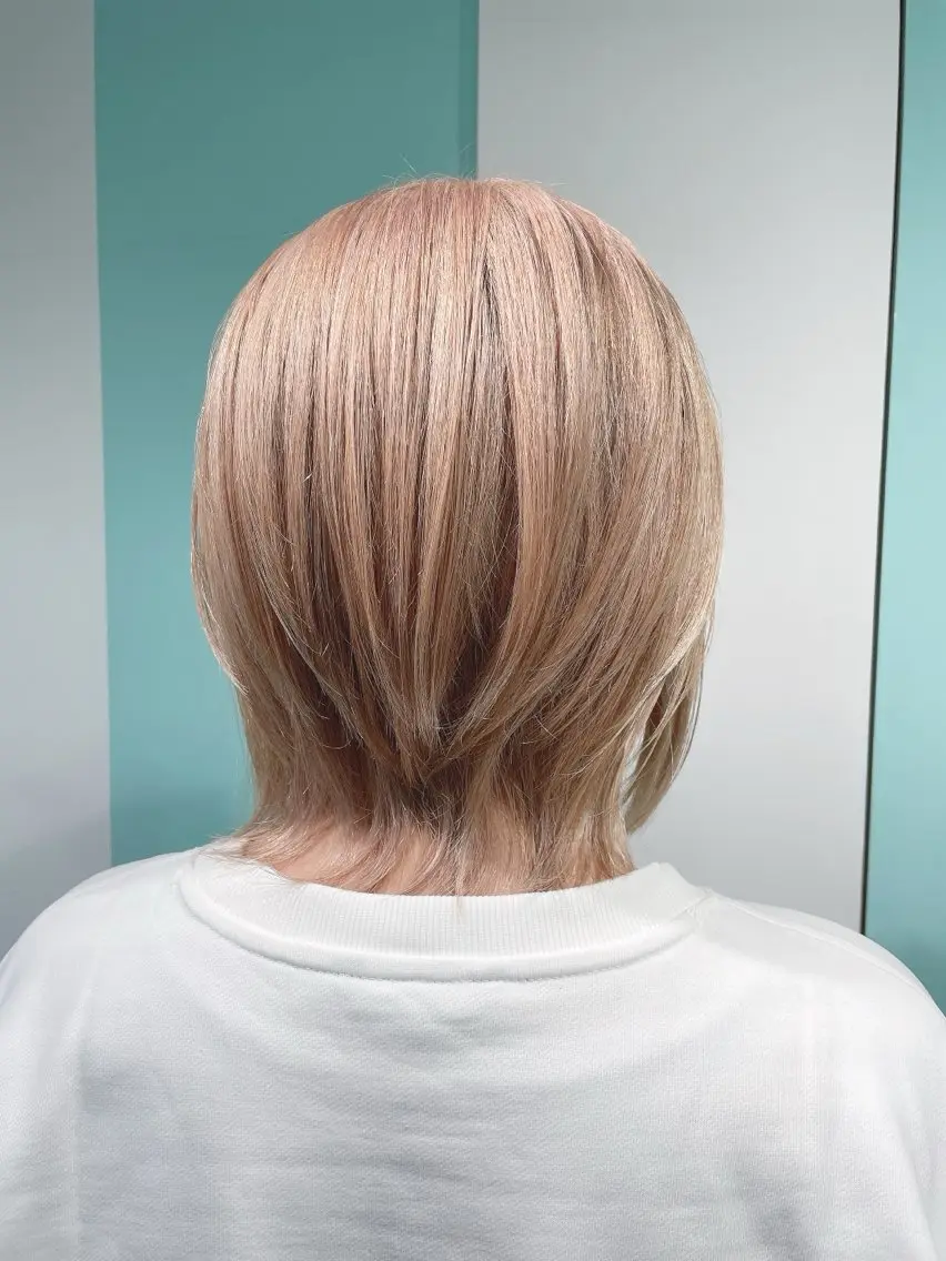 ショート ヘアカラー 原 千景のヘアスタイル