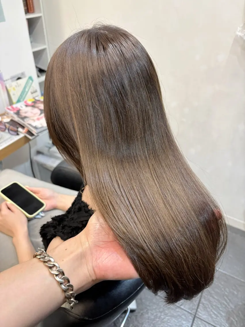 カラー ベージュカラー ブリーチ ヘーゼル ブリーチなしカラー ヘアカラー トリートメント ヘッドスパ グレージュ/髪質改善 Yamato.hのヘアスタイル