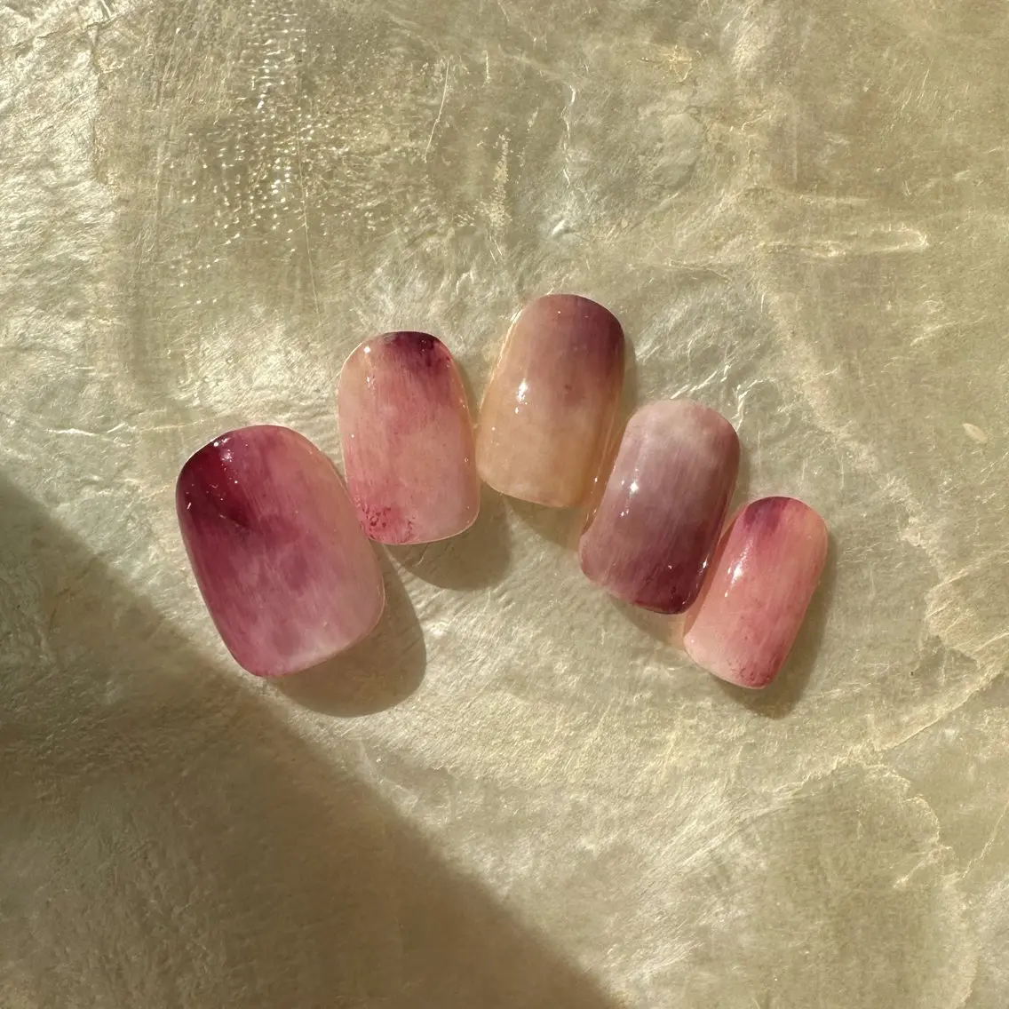 ネイル クリアネイル 氷ネイル・うるうるネイル 韓国ネイル ニュアンスネイル ぷっくりネイル 🪞KAPE NAIL 🪞のネイルデザイン