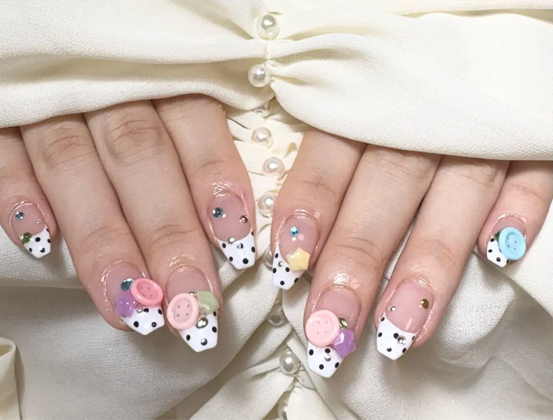 ネイル ドット フレンチネイル ハンドネイル ✨韓国✨nail salonLumieのネイルデザイン