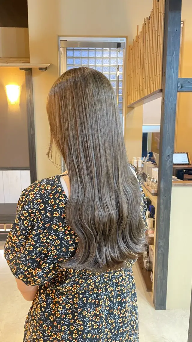 ロング カラー ベージュカラー ブリーチ ダブルカラー ブリーチなしカラー オリーブベージュ ヘアカラー 進藤 来実のヘアスタイル