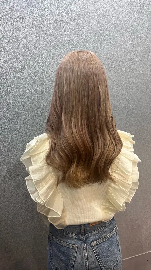 カラー ベージュカラー ミルクティーベージュ ヘアカラー トリートメント 透明感カラー/パーマ 🌀アオノのヘアスタイル