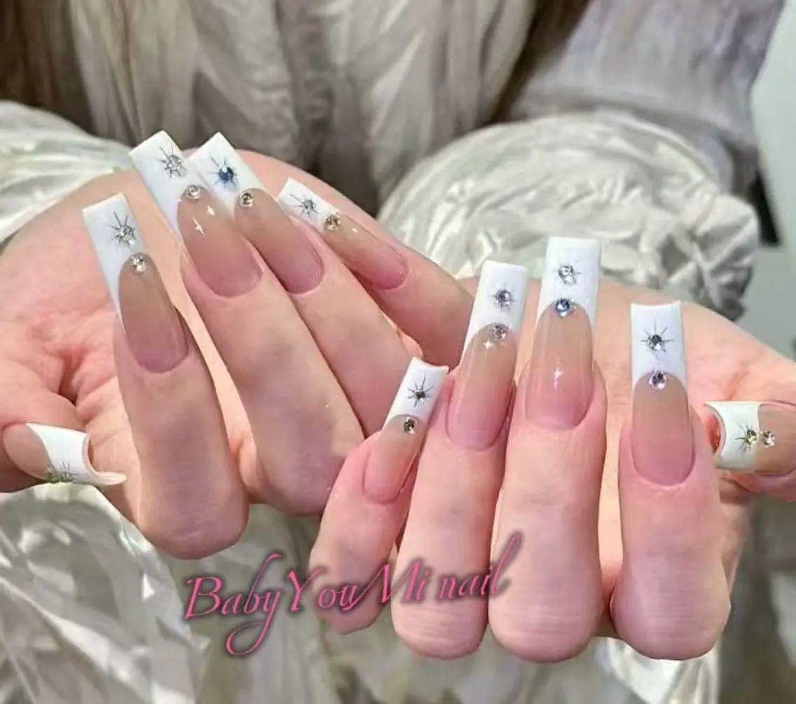 ネイル オーロラネイル フラワーネイル フットネイル フレンチネイル ジェルネイル ハンドネイル BabyYouMi nailのネイルデザイン