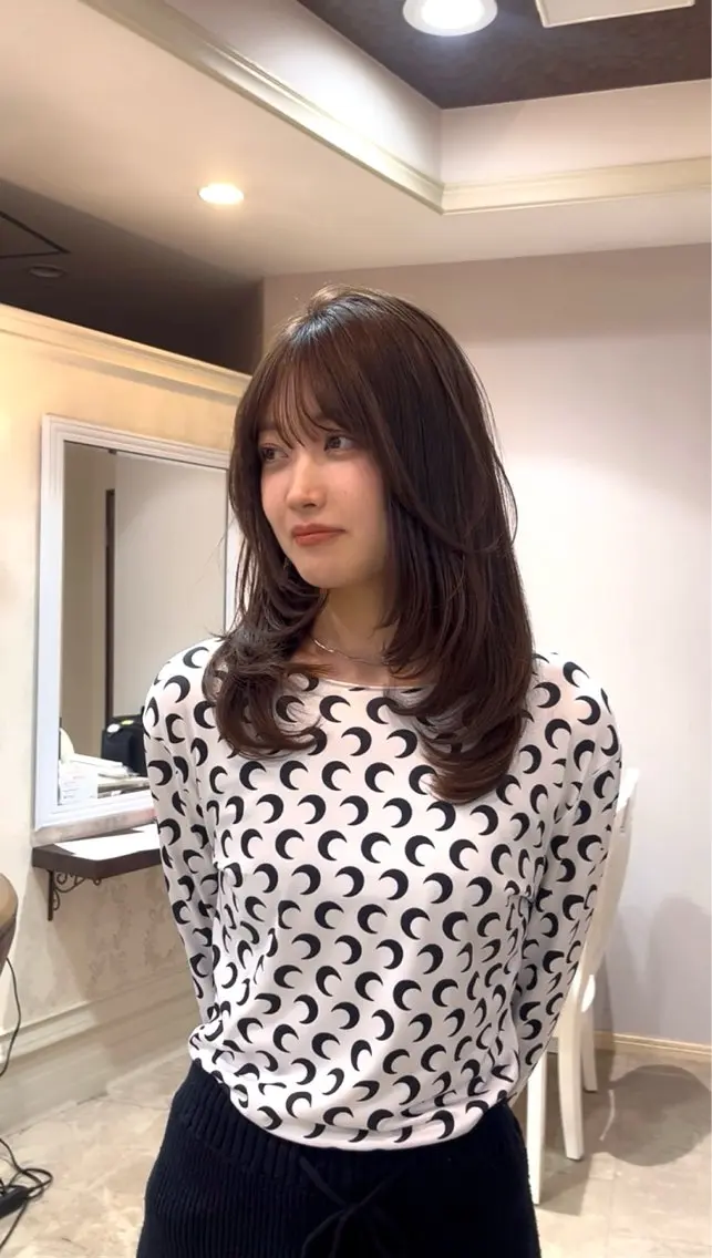 セミロング 山本 梨華のヘアスタイル