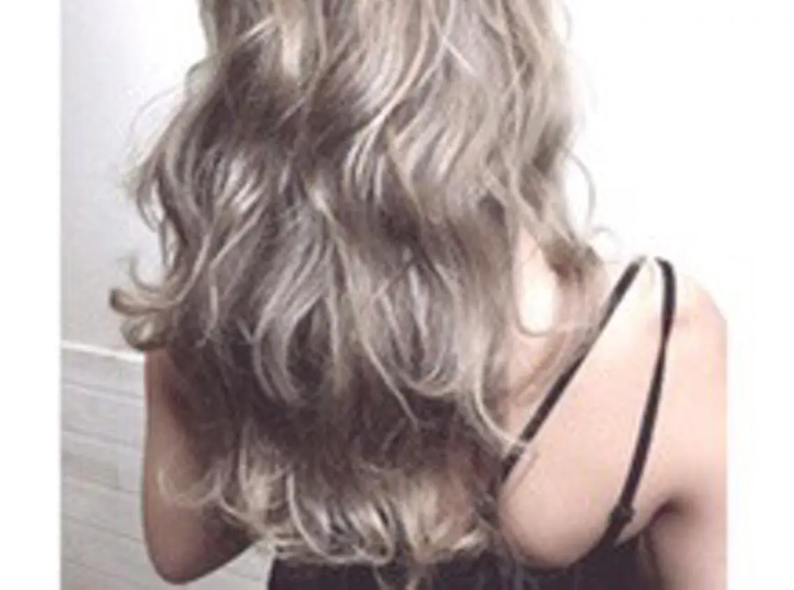 ロング カラー バレイヤージュ ブリーチ ブロンド ダブルカラー グラデーションカラー ヘアカラー memento 斎藤大覚のヘアスタイル