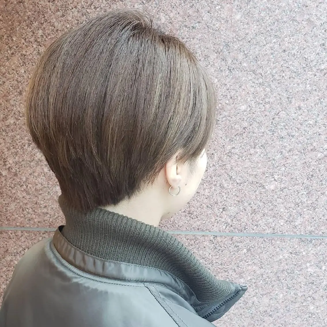 ショート カラー ベージュカラー ハイライトカラー ハイライト 美谷添（ミヤゾエ） まどか大人ヘアサロンのヘアスタイル