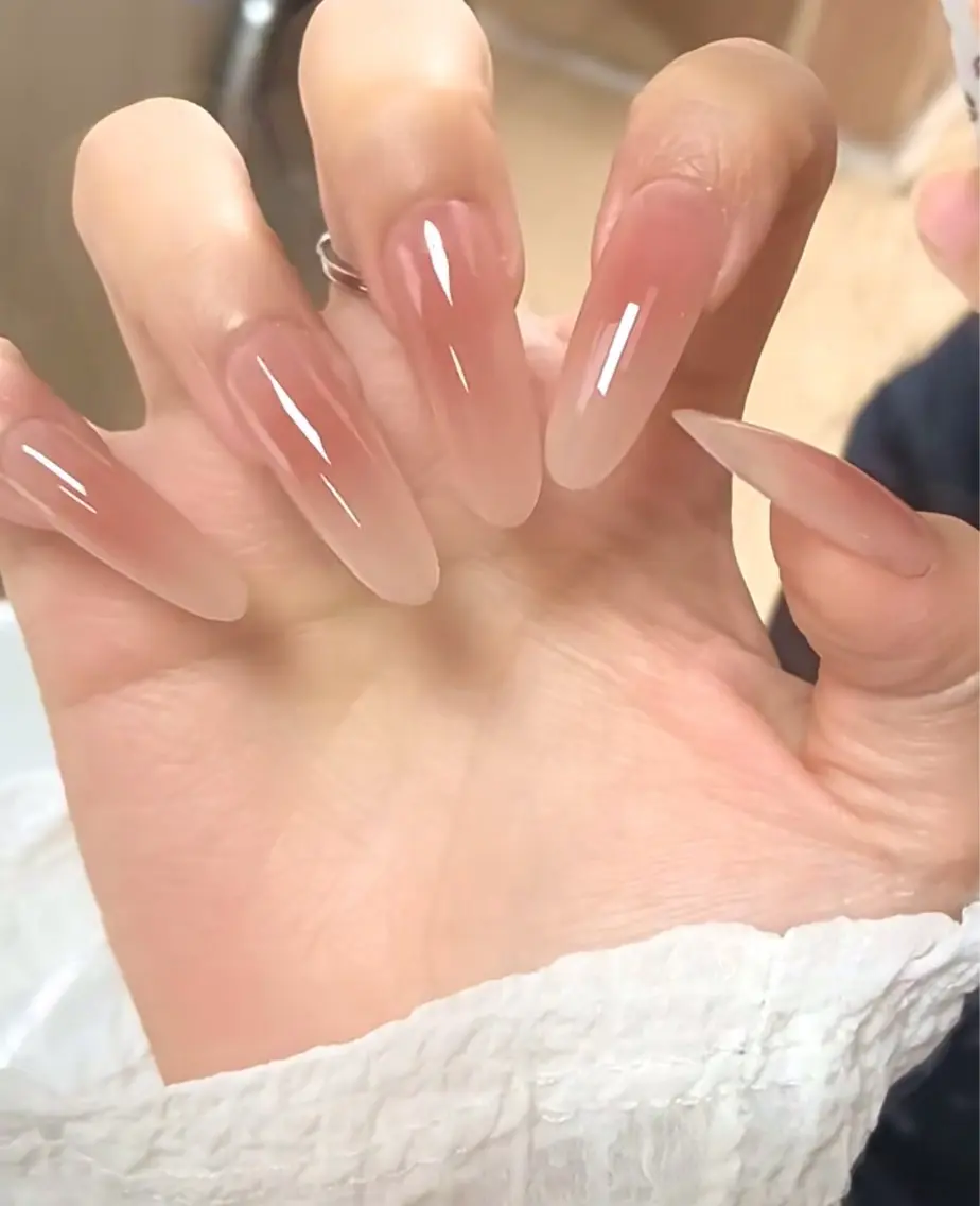 セミロング 黒川 凛のネイルデザイン