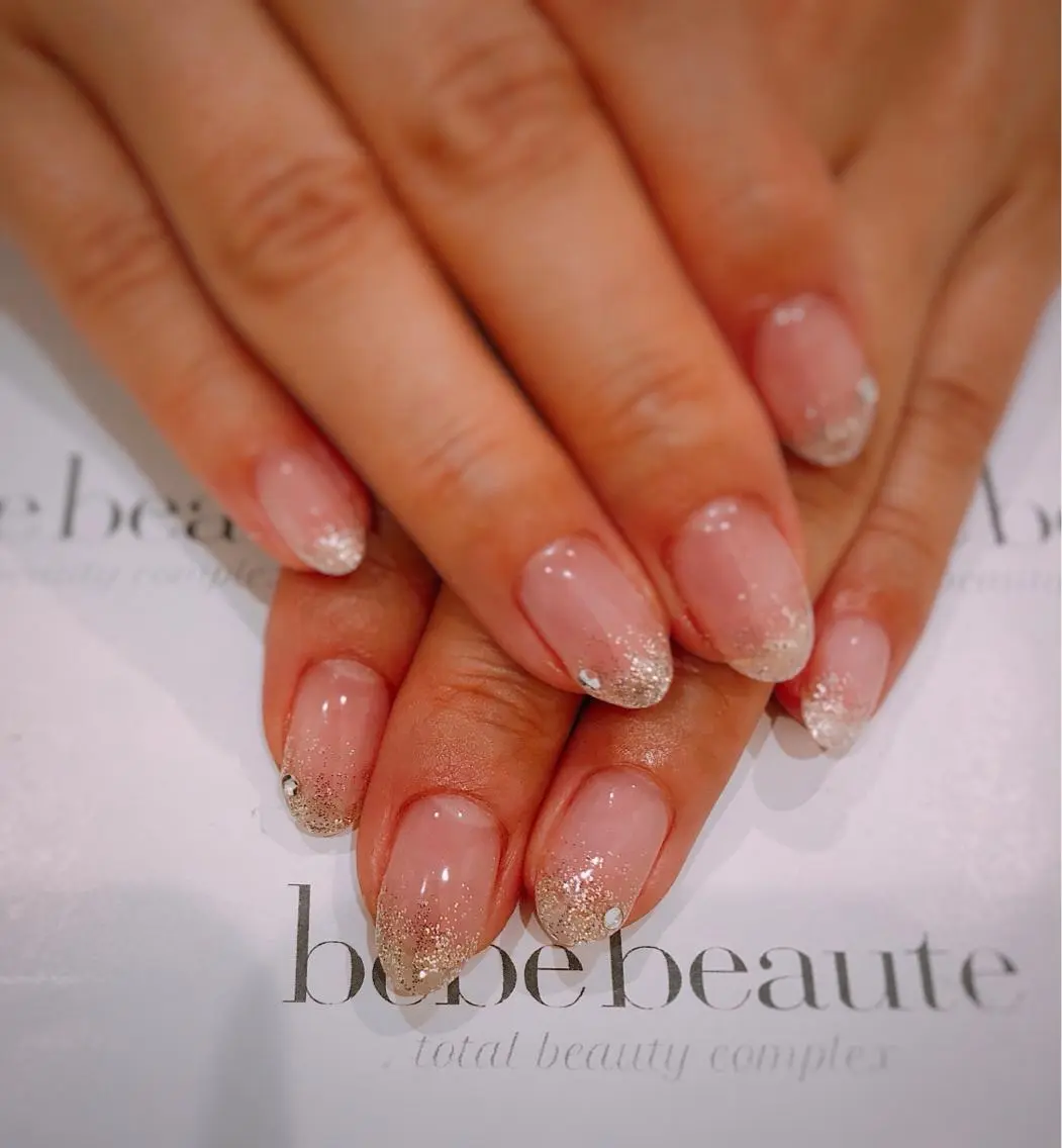 ネイル グラデーション ラメ(グリッター) ラメグラデーション オフィスネイル BEBE BEAUTEのネイルデザイン