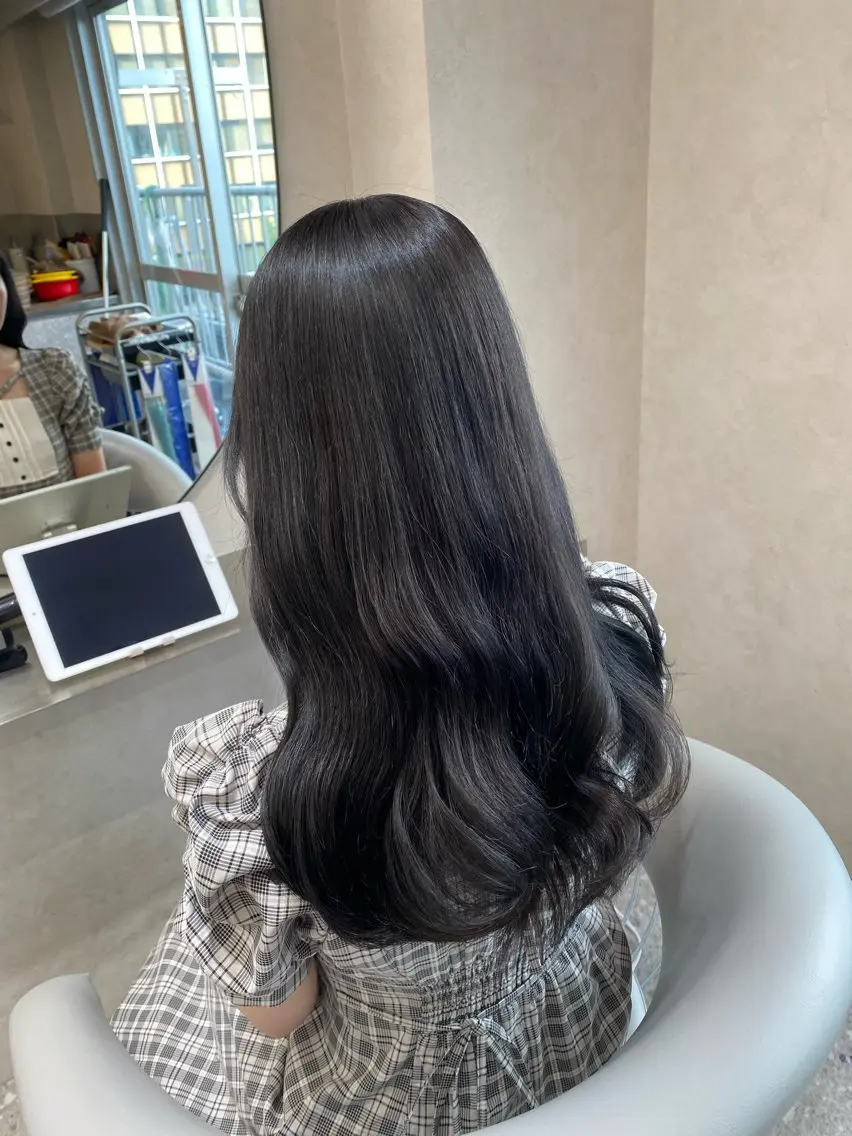 ロング カラー ヘアアレンジ カット ヘアカラー トリートメント なな 顔周りカット/ 透明感カラーのヘアスタイル