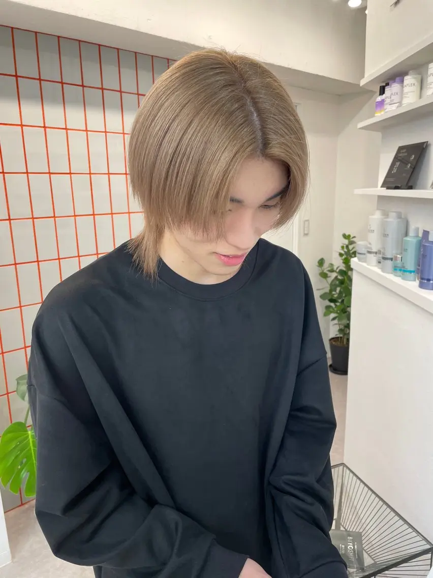ショート カラー メンズ メンズブリーチ メンズハイトーン ベージュカラー ブリーチ ダブルカラー ヘアカラー グレージュ/ベージュ 🎀momo🎀のヘアスタイル